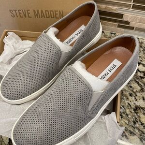 Brand new Steve Madden Women's Zarayy Perforated Slip-On Sneakers - Size 7.5
